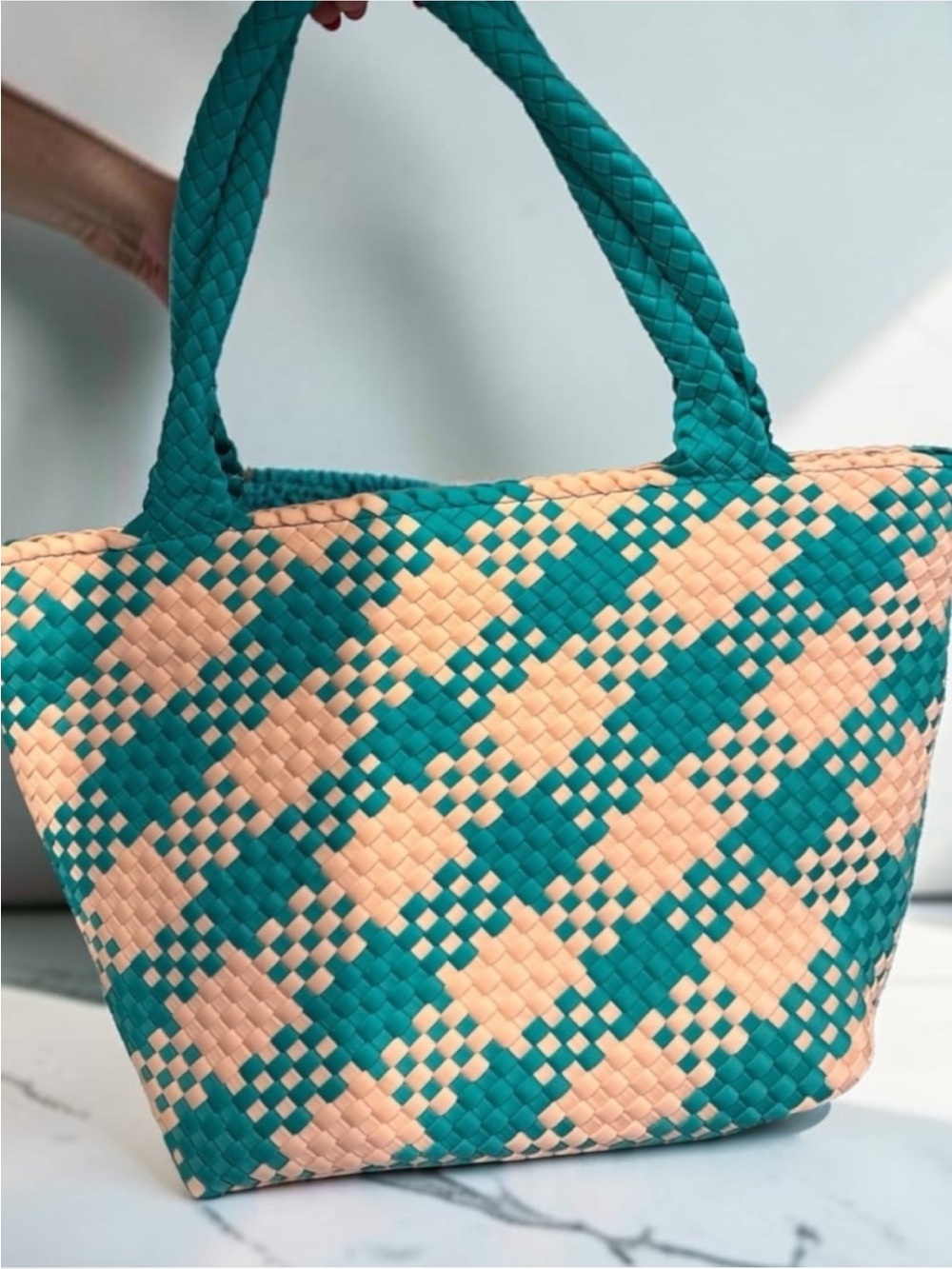 Wildfox Woven Beach Bag / Tote - NWT $125 retail - Turquoise & Cream Neoprene - Picture 2 of 6